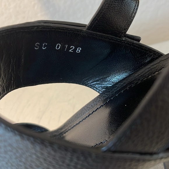 Louis Vuitton gorgeous Horizon Sandal noir goldtone hardware just incredible - Picture 8 of 14